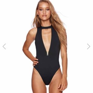 Beach bunny ZOEY/ black one piece size MD